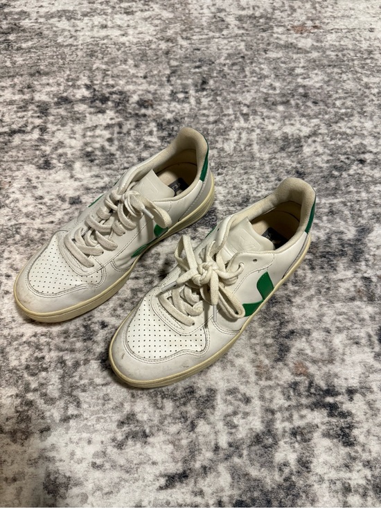 Veja Shoes - Women’s Vejas Sneakers